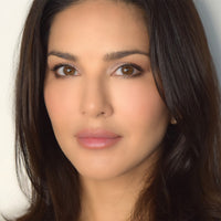 Star Struck by Sunny Leone Long Wear Lip Liner