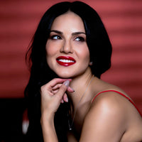 Star Struck by Sunny Leone 3PC Lip Kit (Lipstick + Lip Gloss + Lip Liner)