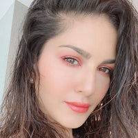 Star Struck by Sunny Leone Liquid Lip Color